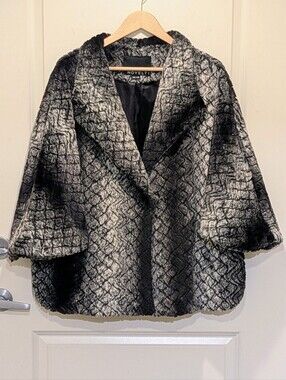 EUC Novelti S/M Super Soft Grey and Black Faux Fur Dragon Scale Print Cape